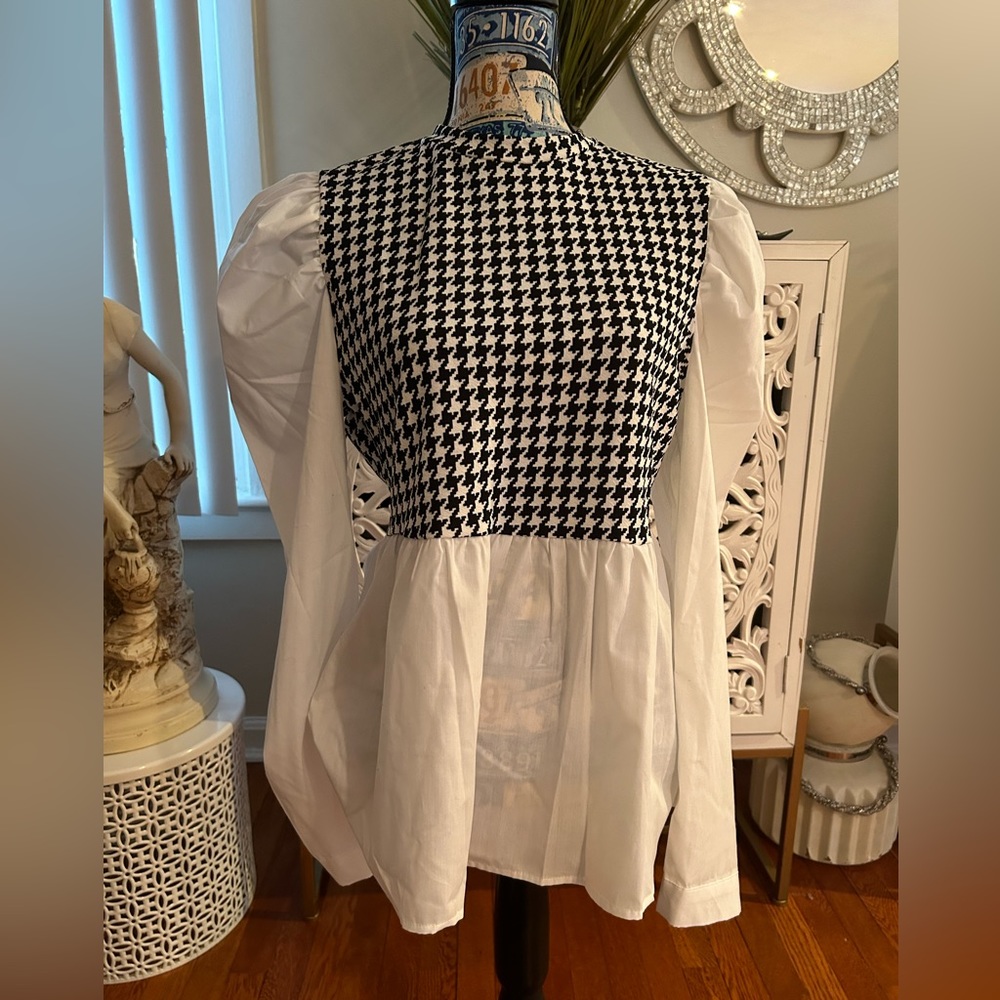 Women’s Blouse size XL black/white checkered pattern white long sleeves. Zulily
